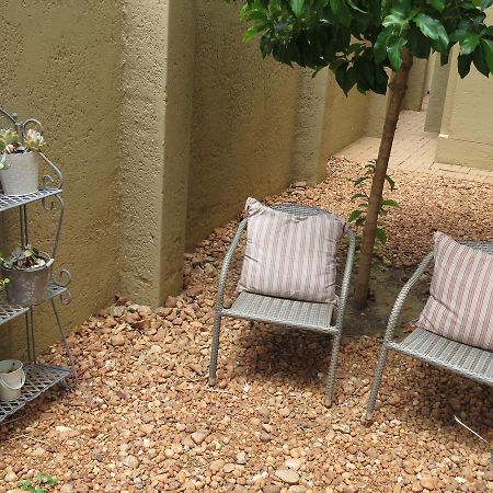 Beautiful Studio! Modern, Secure,Comfy Stay In Windhoek Golf Estate Buitenkant foto