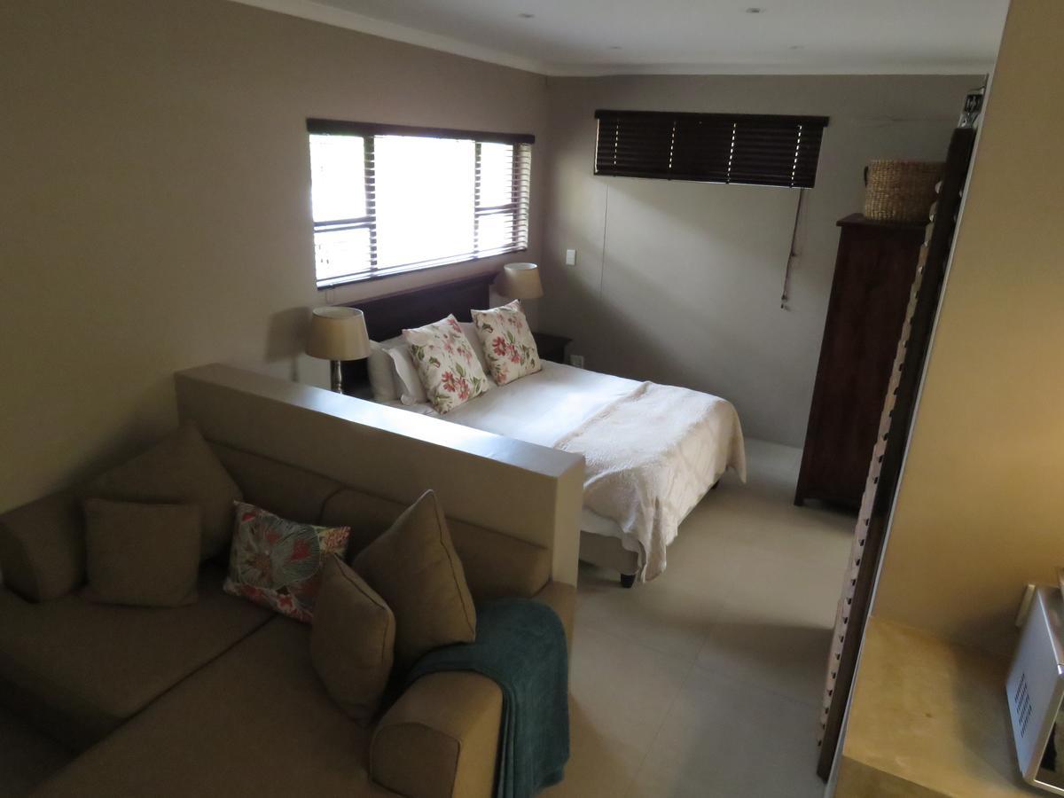 Beautiful Studio! Modern, Secure,Comfy Stay In Windhoek Golf Estate Buitenkant foto