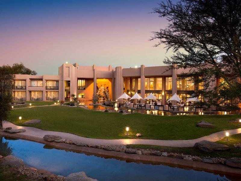 Beautiful Studio! Modern, Secure,Comfy Stay In Windhoek Golf Estate Buitenkant foto